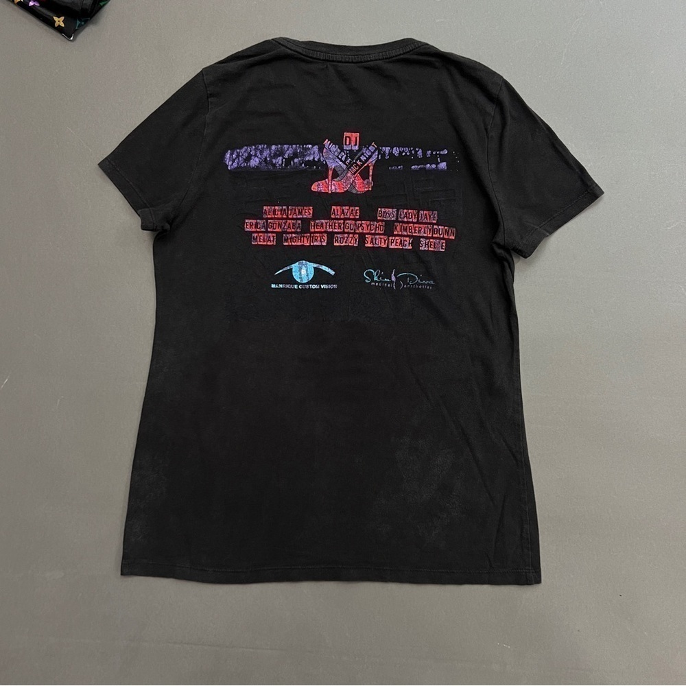 Red Wine Stilettos DJ Y2K Graphic Tee Shirt 👠 🍷 - Picture 2 of 5